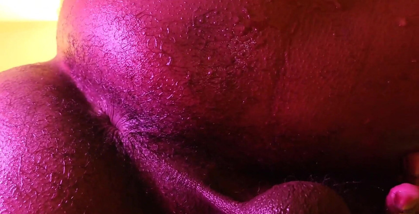 Hallelujah Johnson: Grote zwarte harige kontaanbidding Hallelujah Johnson