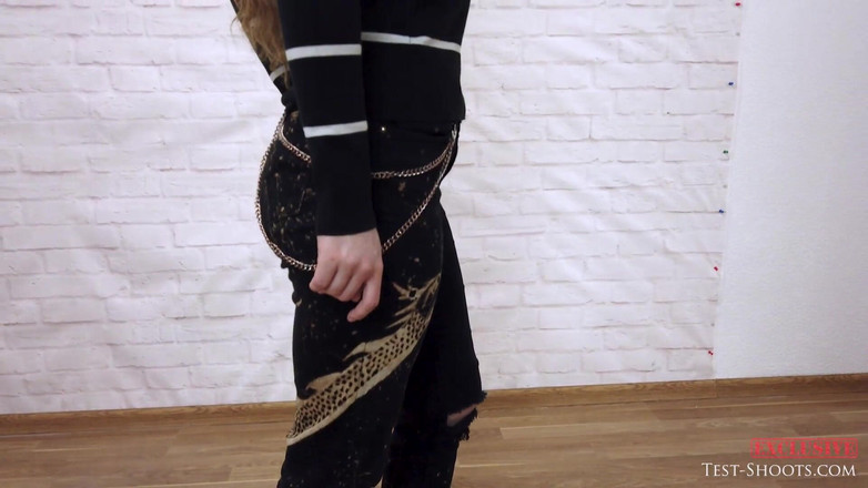 Test-Shoots: 18 ani Katya pozează goală pentru prima dată în interviul ei în...