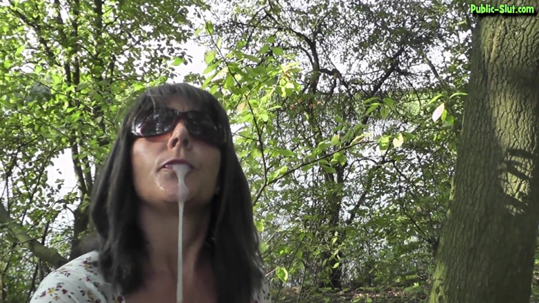 Cumdrinking Wife: Banho de xixi e porra no lago