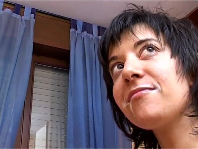 Milf in Love: Милфа-брюнетка и большой член