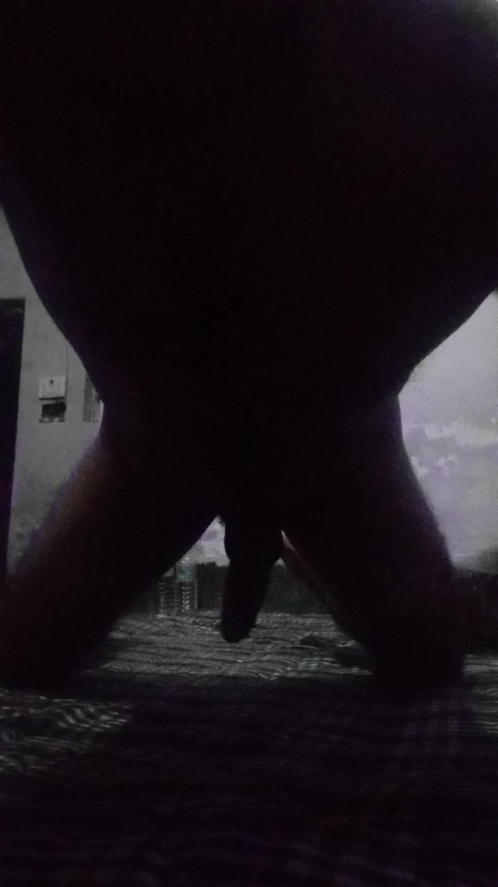 Raaz26d: 独特的风格手淫和抹油我的鸡巴，准备做爱