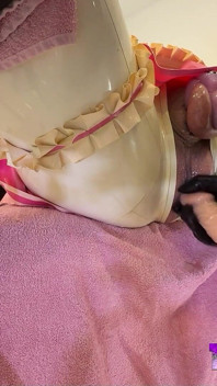 Sissy dikurung sebagai mainan seks bagian 1