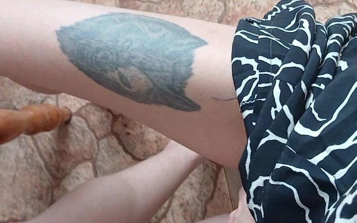 Lesbian-candys: Awek dalam pakaian musim panas melancap