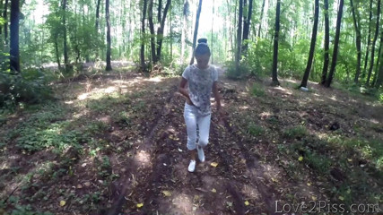 Love 2 Piss: Încercări de pișat în pădure