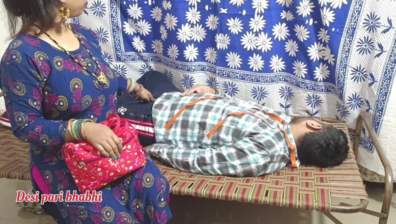 Desi Pari Bhabhi: Bhabhi panas desi India berkongkek keras dengan tuan tailor