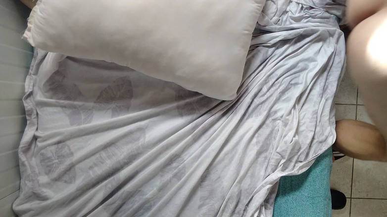 Silkybear143: Nadšený muž tře ptáka a hrál si s hračkami, dokud...