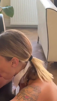 Nós fodemos nossa empregada até que ela não podia mais andar - sexo a três em primeiro plano com Yoya Grey e Lya Missy
