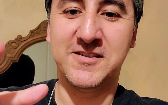 Dany boy: Une amatrice latina très sexy fait une branlette intense