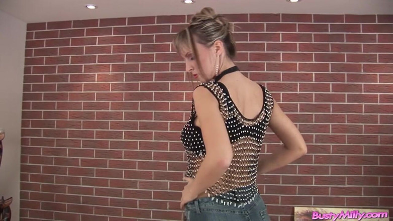Busty Cafe: Milly Moris Sexy di Mesh