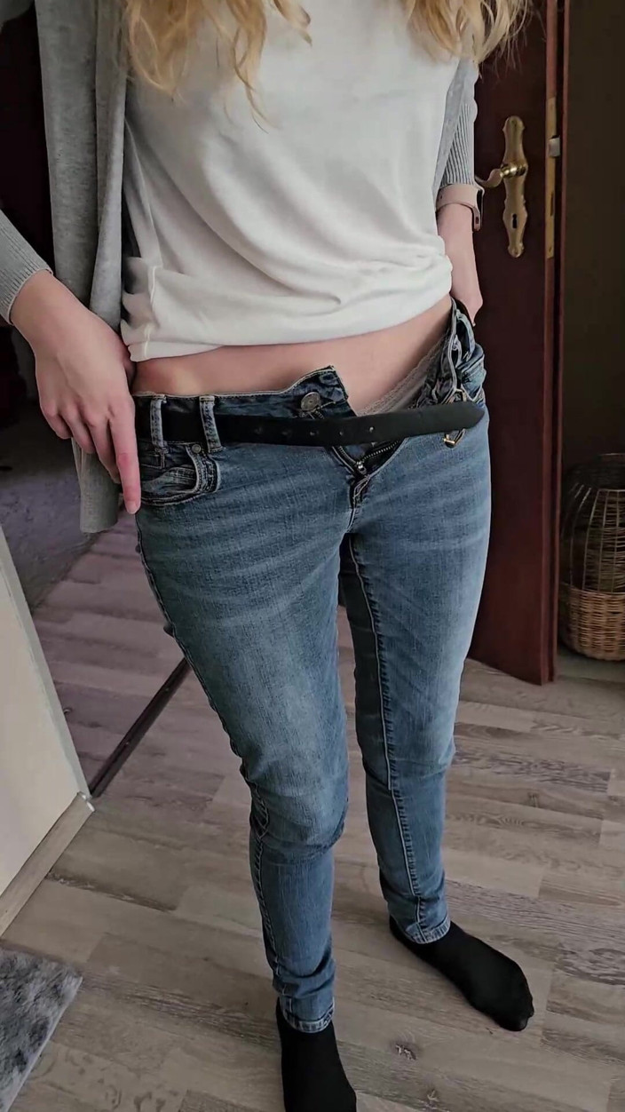 Bikergirl_97: Sexy procházka s milostnými koulemi v kundičce!