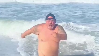 Hand-Free-Daddy-Chub: พ่นน้ำว่าใหญ่ของพ่อเลี้ยง