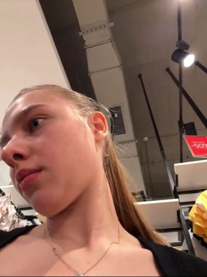 JuiceLussie: Crazy Masturbating on Changing Room
