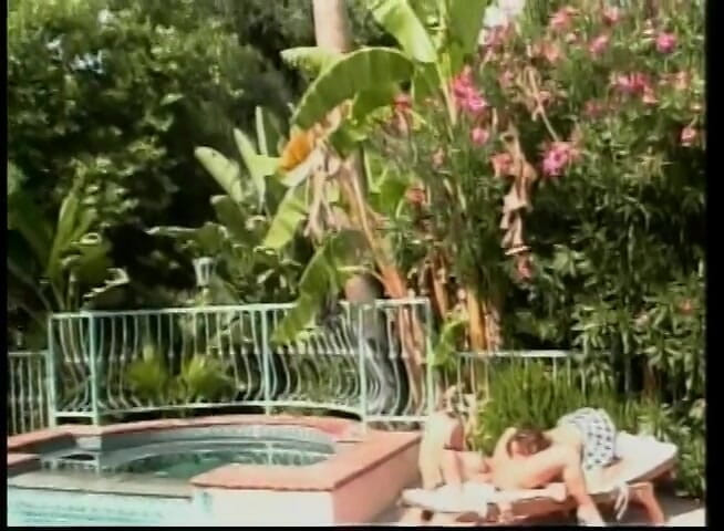 Lesbo Tube: O gagică blondă minunată cu pizda linsă și penetrată cu jucărie