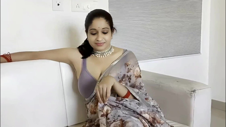 FantacyCouple: 性感人妻被后入，印度语音色情