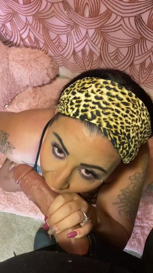 MzKiTTy91: Sexy pawg esposa chupando polla enorme corrida