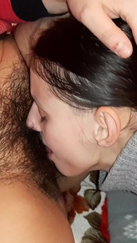 Я мастурбировал, но моя соседка по комнате помогла мне кончить - Lesbian-Illusion