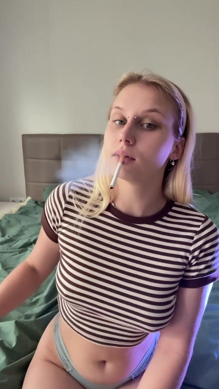 MertyXXX: Głaszczę się, gdy palę