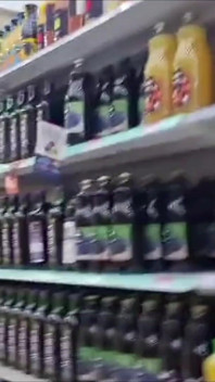 Esposa Sem Calcinha Em Público Se Exibe!