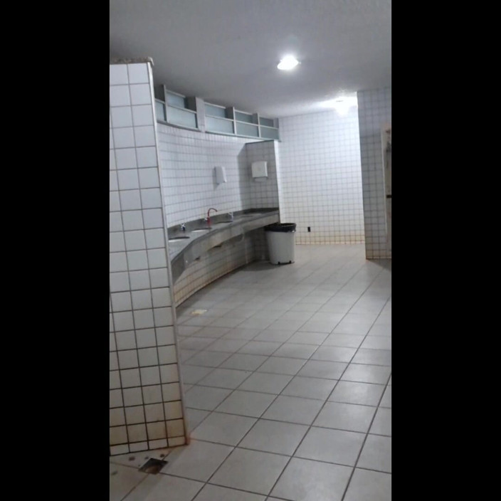 Marcosninfo: I Took Advantage of the Public Restroom to Put It...