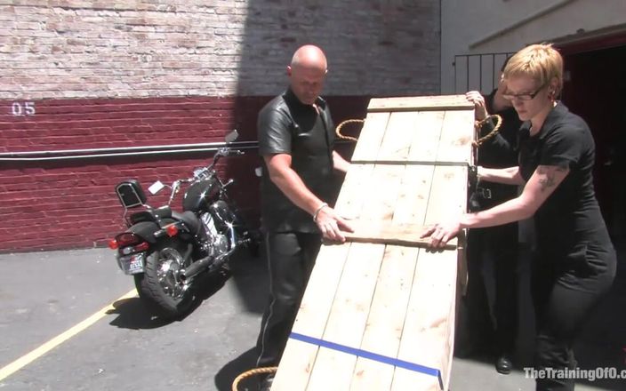The Training of O by Kink: El entrenamiento de Julie Night, día cuatro