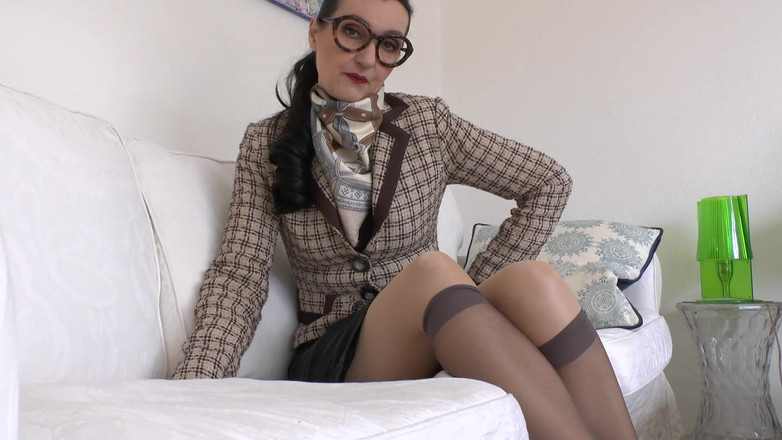 Lady Victoria Valente: 在寄宿学校：奶酪脚跟饲养和与校长、第一视角、维多利亚·瓦伦特夫人严格的脚部嗅闻