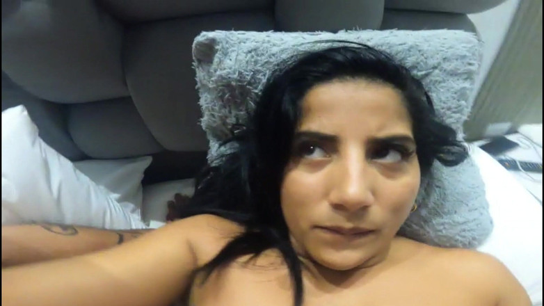 Jhodez1: 我看起来很天真地抚摸我苍白的阴户，但当我做爱时，我正好相反地给我鸡巴 - jhodez1