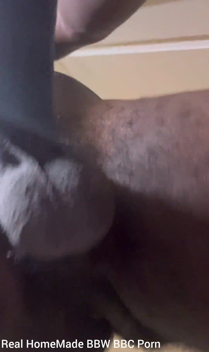 Big black cock BBCee: Posieren, schwingen, meinen schwanz verdreht meine nippel