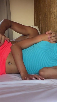 Üvey kız kardeşimin şortunu yırtıp anal seks yaptım - beklenmedik bir popo sevişme