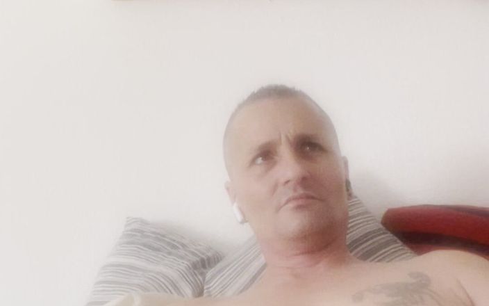 Alexjg80: Mastürbasyon yapıyor