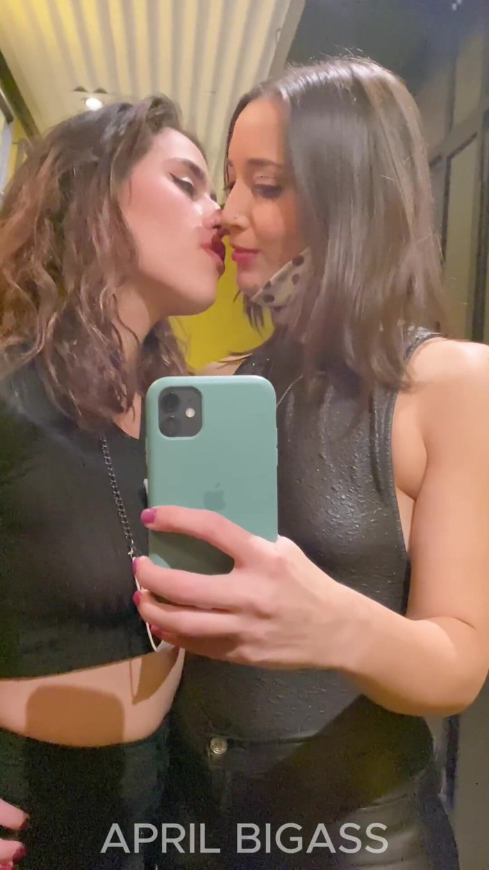 April BigAss: Threesome Pissing on the Streets of Argentina, Mar Del Plata, 2...