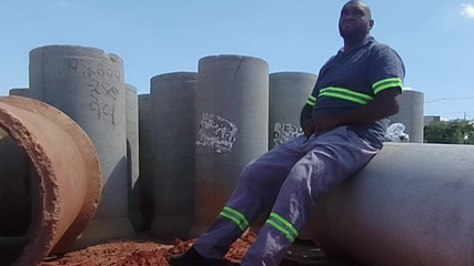 TheBlacKHunterr: 我利用假期独自在建筑工地