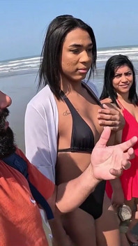 Baianinha Trans rucha parę na plaży