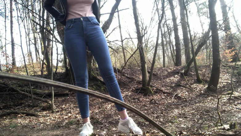 Arteya: Kencing di hutan