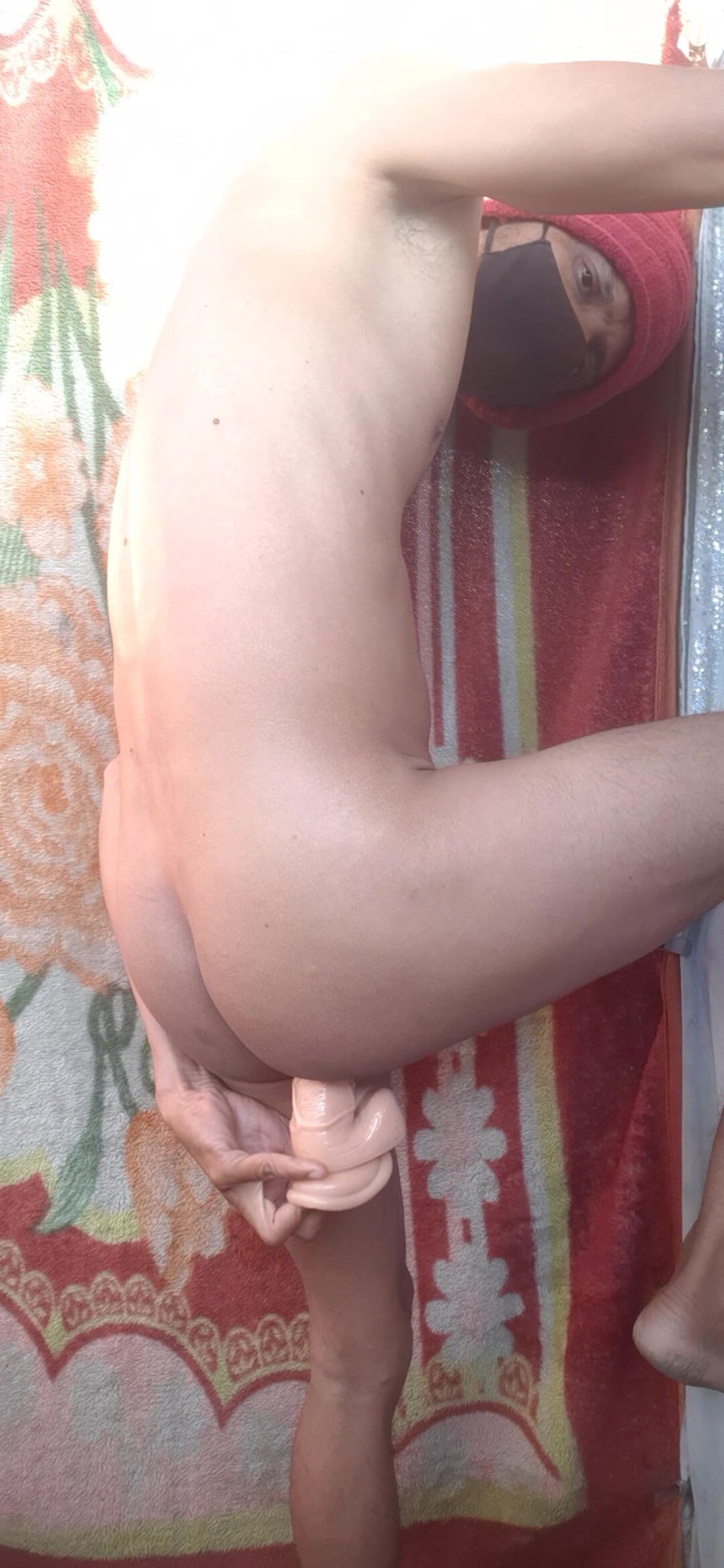 Che: Kontgat dildo neuken buitenshuis staande Indische man