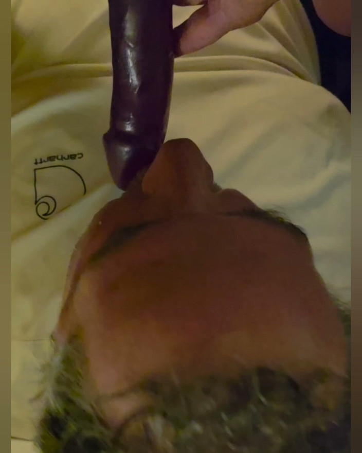 Biglefty10: Une MILF super sexy suce une déesse qui adore baiser...