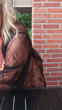 Hondjesgeneukt En Condoom Eruit Gezogen