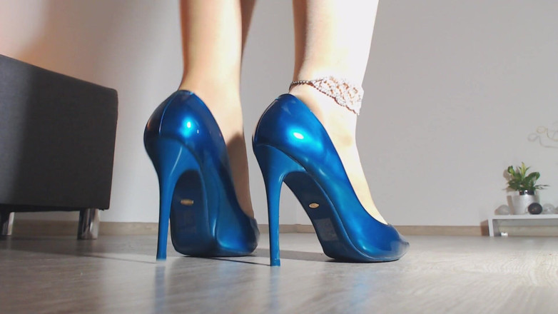 LegsOnHeels: Kasut biru saya pada kaki seksi saya dalam pantyhose