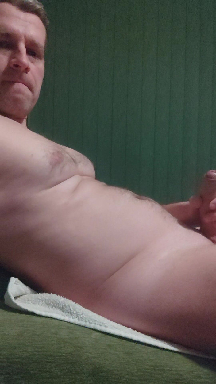 Cock & Body Worship: POV Muž středního věku si honí a láká tě, abys...