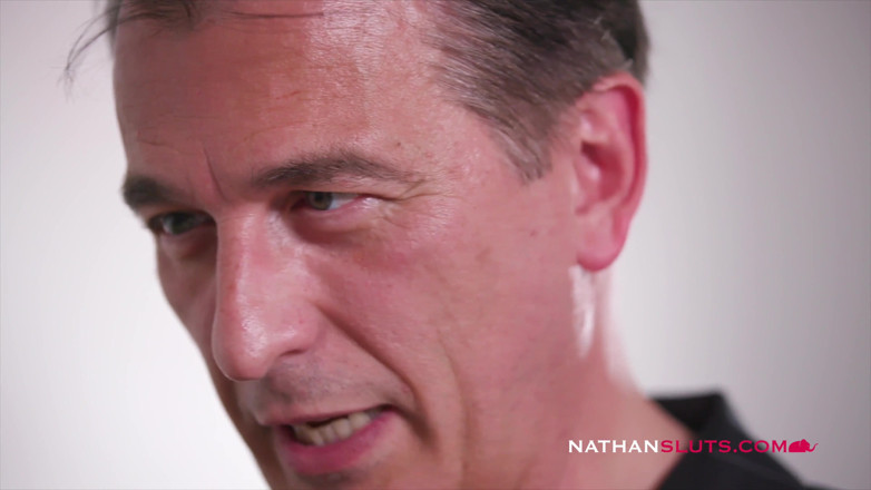 Nathansluts: La piccola mora Rebecca succhia il suo patrigno e si...