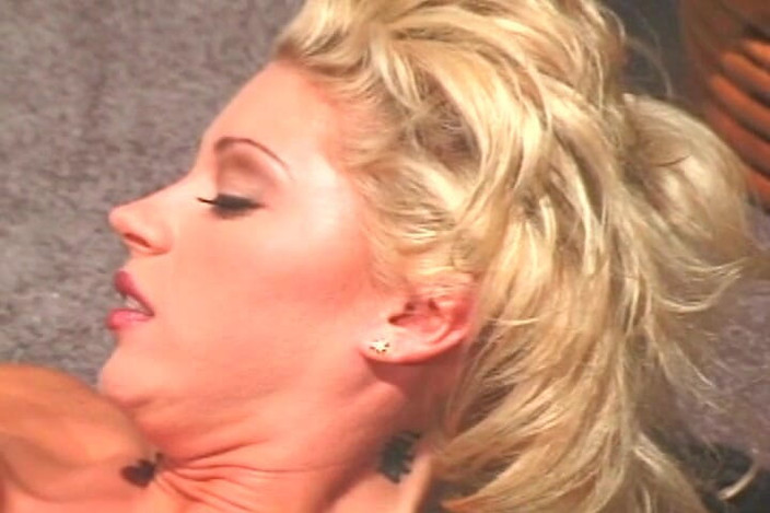 THAGSON RETRO: Blonde Beauty Gets Licked by Brunette Seductress