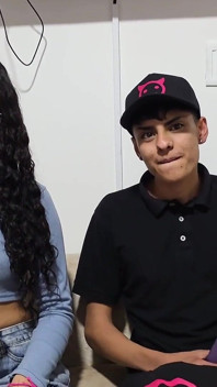 Valen Vega, 18, debuterar i sin första intima video