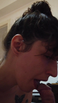 第一人称视角 在他的婊子里口交美味舌头游戏