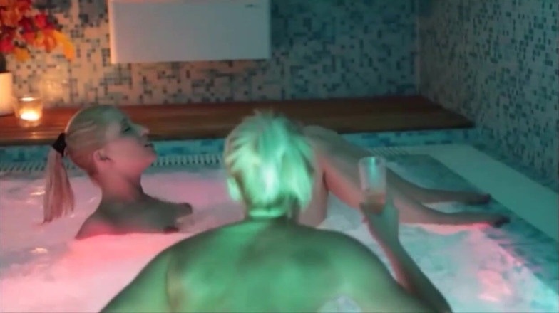 Muschi movie official: Una bionda sexy nella sauna