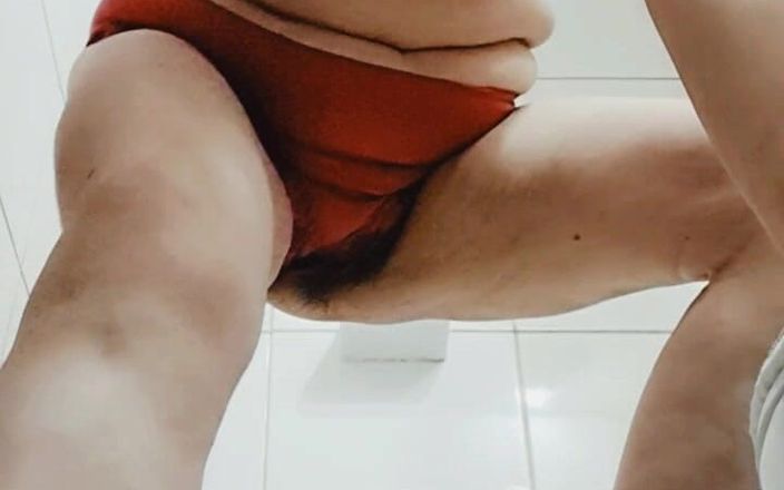 Mommy big hairy pussy: Lavado de madrastra se puede ver ese coño peludo y...