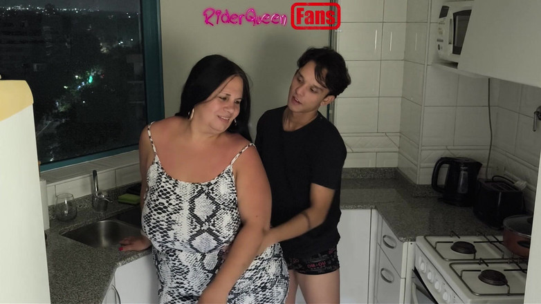 Riderqueen: Sexy Stepmom in Kitchen - Video for Fans