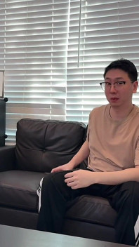 亚洲人妻开箱情趣用品，当场被快递员操翻