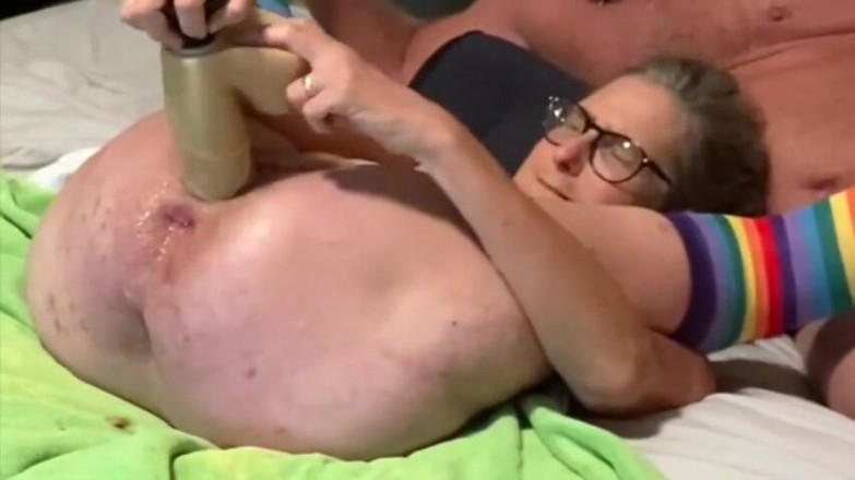 Squirting Senior: Эпическая мастурбация сквиртом с 12-дюймовым дилдо