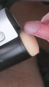 Troostspeeltje dat een handenvrije creampie melkt
