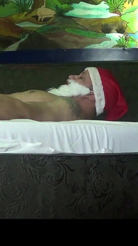 De Kerstman gaf het rolletje door op de blondine