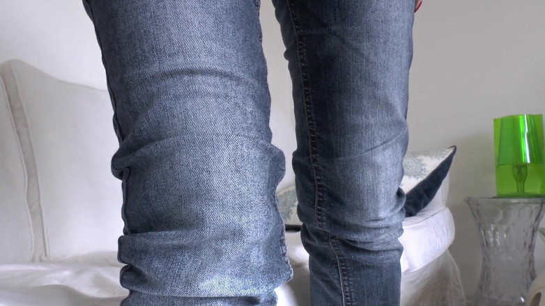 Lady Victoria Valente: Malah hari ini mereka menghidu stokin busuk, jus sendiri dan...